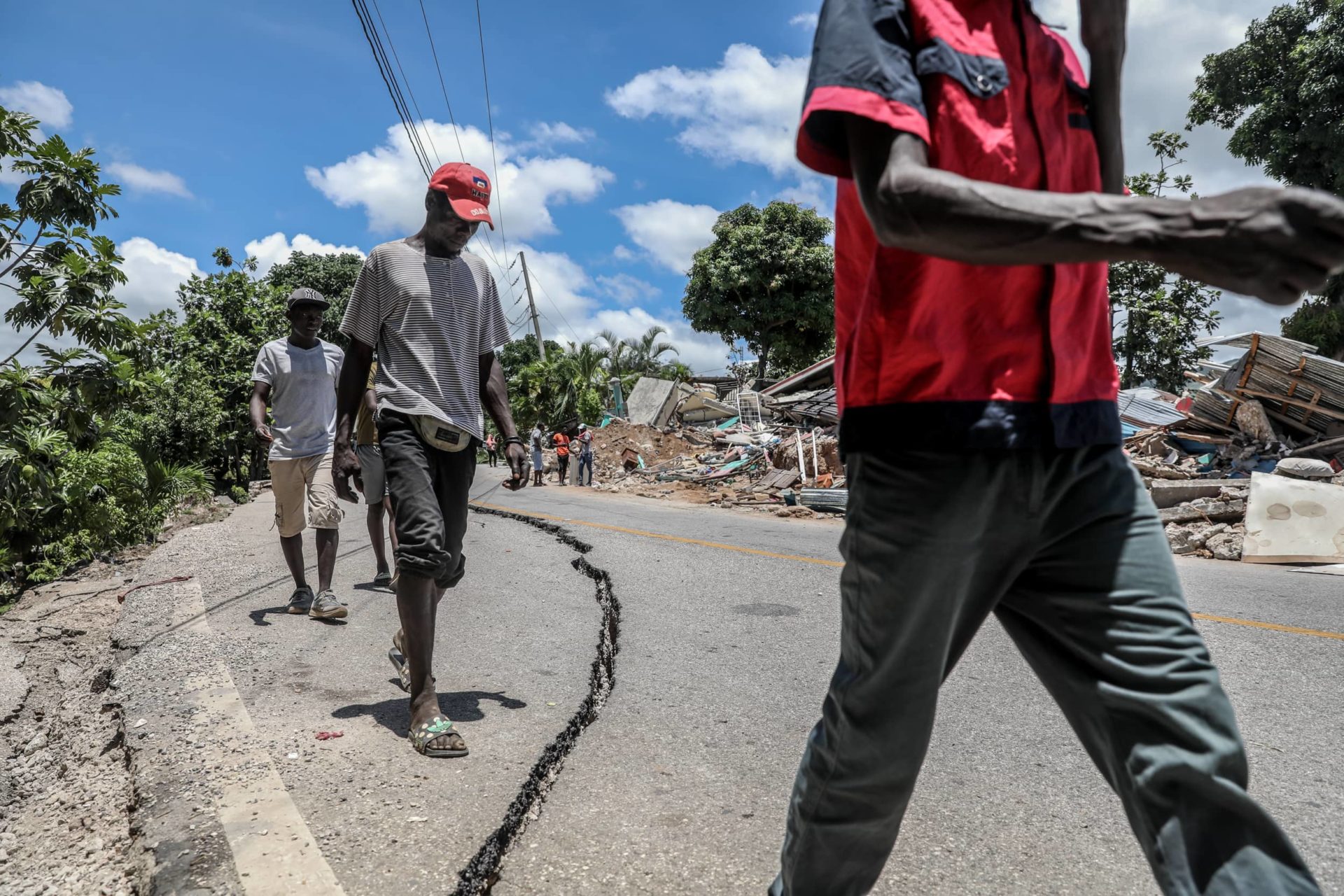 Photos témoins de la fureur du séisme du 14 août dans le grand Sud