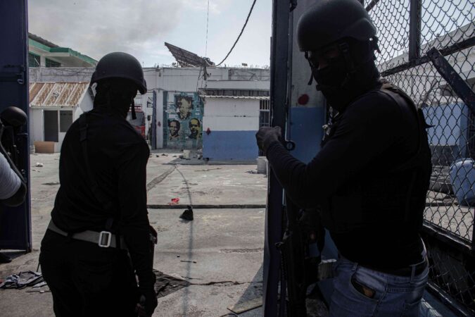Fire at Haiti National Penitentiary (2)