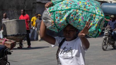 Habitante fuyant terreur Haiti