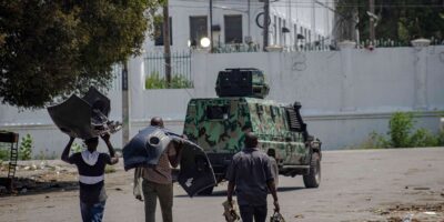 Mecanicien et blindé de Police/ Port-au-Prince