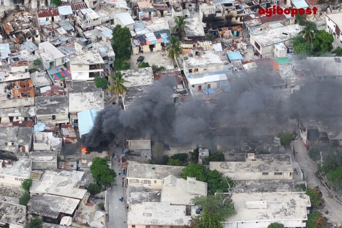 Les bandits ont incendié des centaines de maisons à Solino. Ayibopost