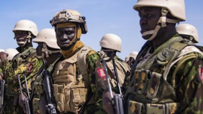 Les officiers kenyans sont le premier groupe d'une force de sécurité qui devrait atteindre environ 2 500 membres en Haïti. Photo : Marckinson Pierre.