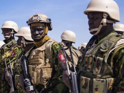 Les officiers kenyans sont le premier groupe d'une force de sécurité qui devrait atteindre environ 2 500 membres en Haïti. Photo : Marckinson Pierre.