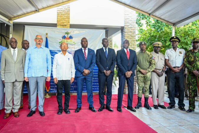 Port-au-Prince, le 14 janvier 2025.– Suite à l’installation officielle du nouveau Secrétaire d’État à la Sécurité Publique, le Premier ministre, Monsieur Alix Didier Fils-Aimé, accompagné des Ministres de la Défense, de la Justice et de la Sécurité Publique (MJSP), de l’Intérieur et des Collectivités Territoriales (MICT), du Secrétaire d’État à la Sécurité Publique, du Haut …