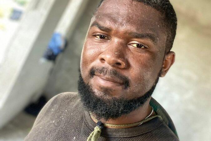 Guyvenson Laine à son travail aux Îles Turques et Caïques en 2023.