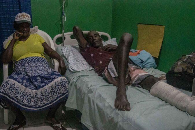 Un sexagénaire hospitalisé après avoir été heurté par une branche d’arbre emportée par le vent, alors qu’il rentrait de son jardin, dans la localité de « Twou Chouchou ». Vendredi 31 octobre 2025. | © Jean Feguens Regala / AyiboPost